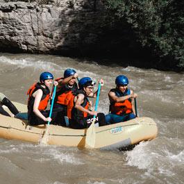 Sports d'eau vive rafting kayak